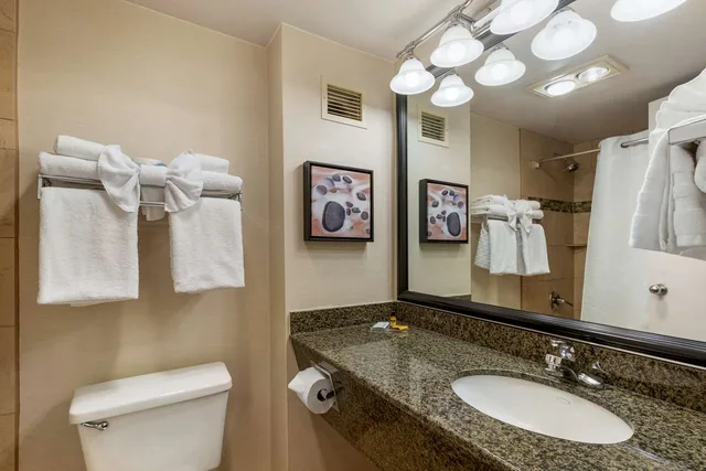 غرفة بسريرين كوين بشرفة، Best Western Plus Ocean View Resort 4/4