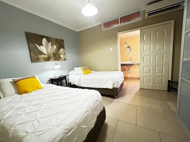 شقة بسرير كينج وسرير فردي بإطلالة على البحر بشرفة بغرفتي نوم، Eden Beach Resort 4/4
