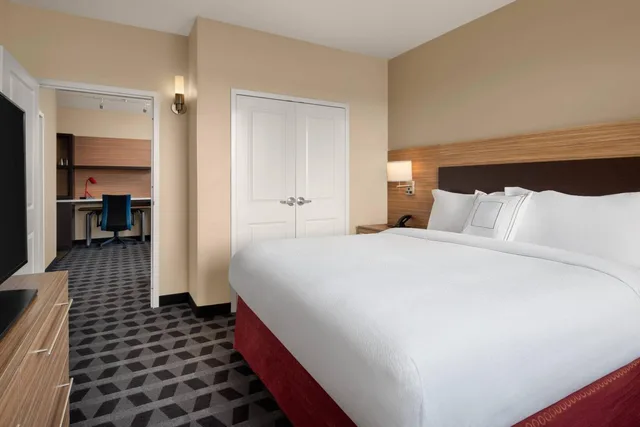 جناح بسرير كينج بإطلالة على المدينة بغرفة نوم واحدة مع أريكة، TownePlace Suites by Marriott Twin Falls 1/4