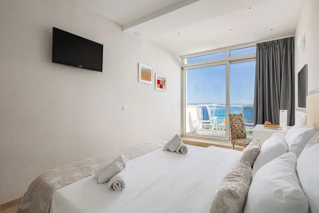 غرفة قياسية بسرير مزدوج أو سريرين منفصلين بإطلالة على البحر بشرفة، Hotel Mimosa - Lido Palace 2/10