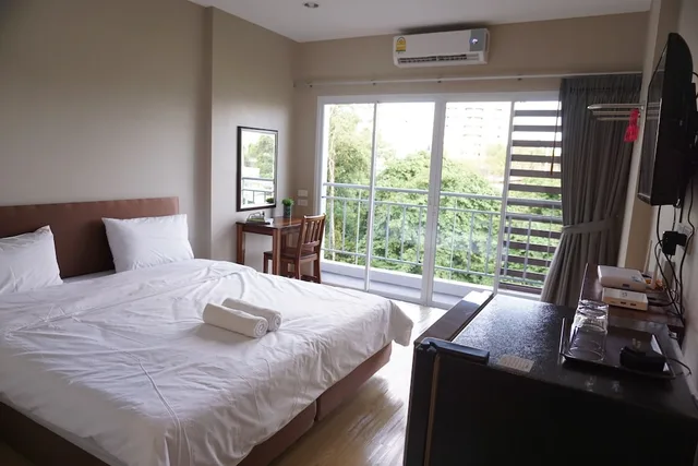 Standard, King Bed, Chompu Nakarin Apartment 1/6