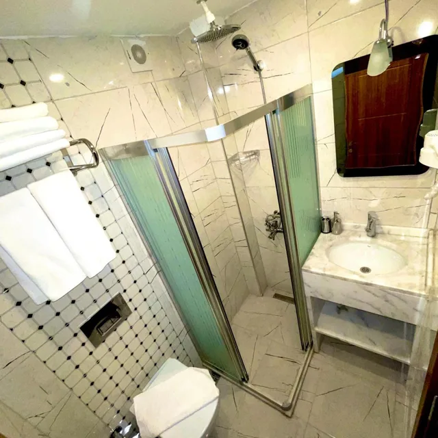 غرفة قياسية ثلاثية، Zem Hotel 6/7