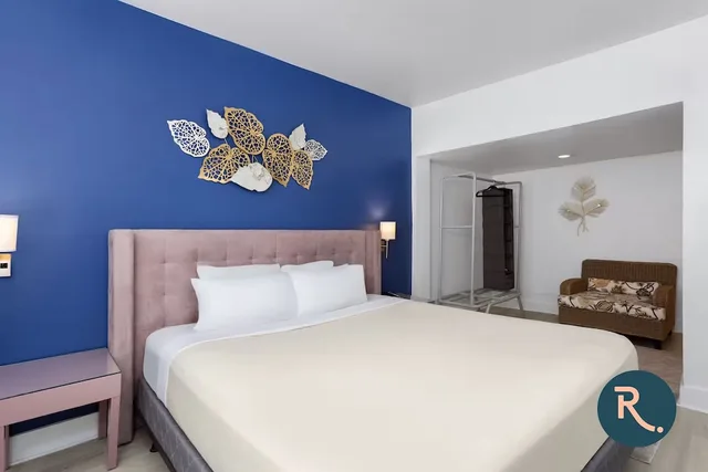 استوديو بسرير كينج، The Astor by LuxUrban 2/4