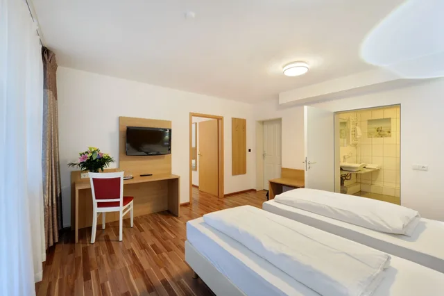 غرفة رباعية بأربعة أسرّة، Bellevue Hotel 2/4
