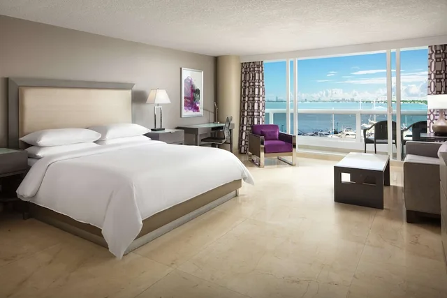 Junior Suite, King Bed, Bay View, Balcony، Doubletree By Hilton Grand Hotel Biscayne Bay 1/5