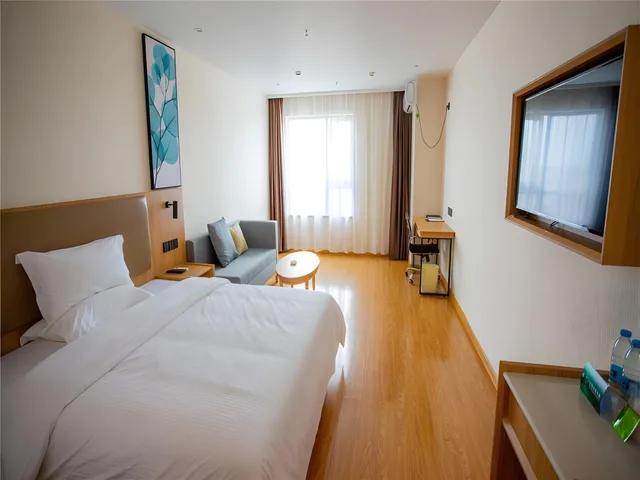 غرفة بسرير كوين بإطلالة، GreenTree Inn Qinzhou East Railway Station 1/1