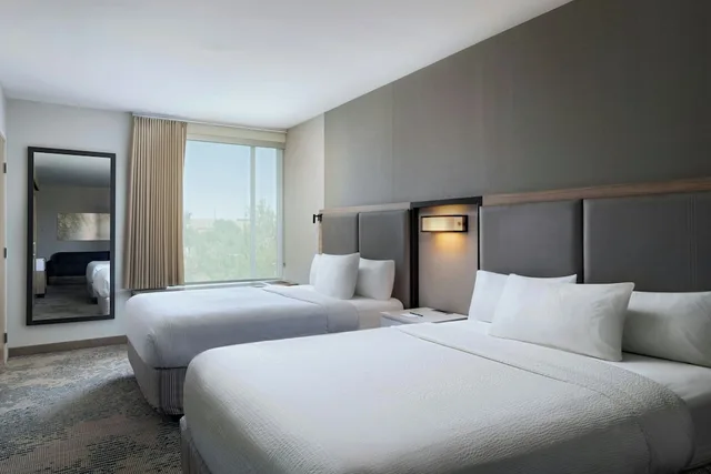 جناح بسريرين كوين بإطلالة على البحيرة مع سرير سحّاب إضافي، Springhill Suites Austin Cedar Park 1/6