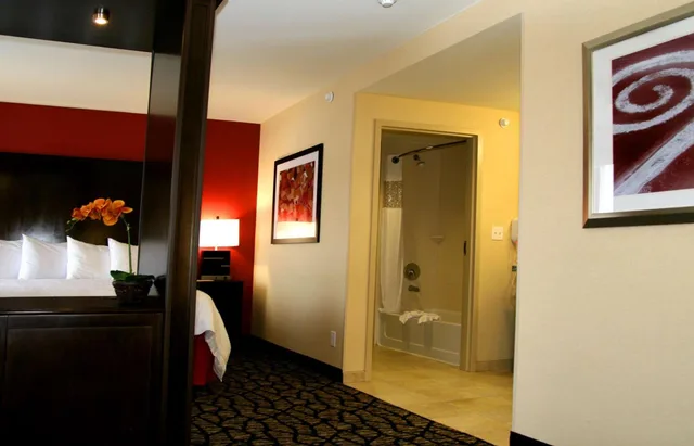 جناح بسرير كينج مع أريكة لذوي الإعاقة، Hampton Inn and Suites Salt Lake City / Univ Foothill Dr UT 4/4