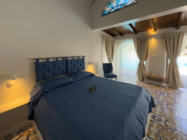 Room, Queen Bed, Garden View, La Villa 2/10