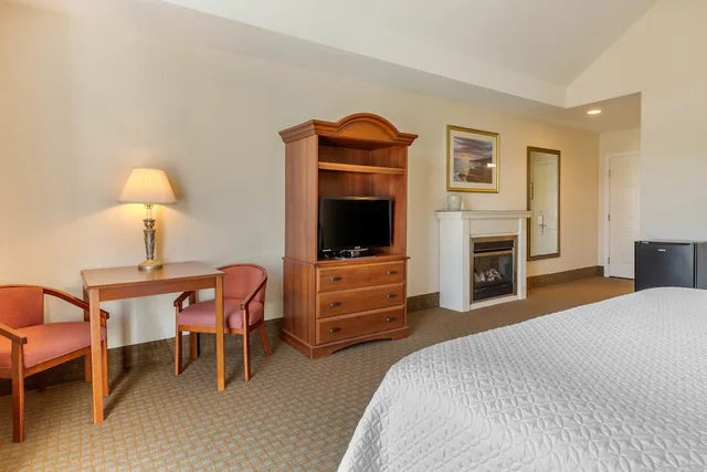غرفة فاخرة بسرير كينج بشرفة، Ogunquit Hotel 8/10