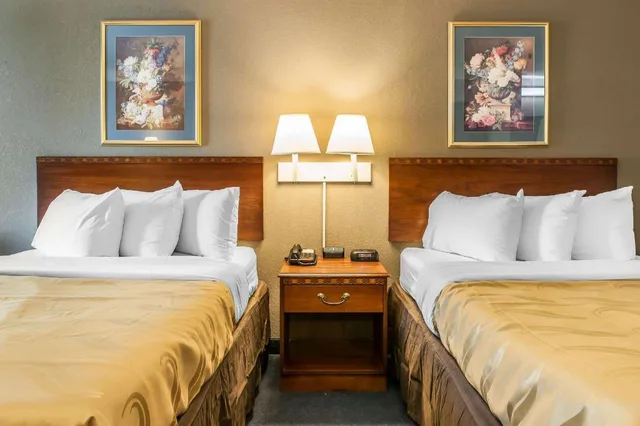 غرفة بسريرين مزدوجين لذوي الإعاقة، Quality Inn Lewisport 1/1