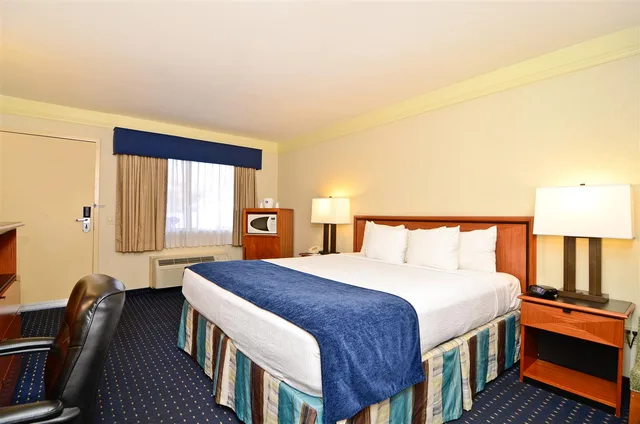 غرفة بسرير كينج، Best Western San Diego Pacific Beach/Mission Bay 4/8