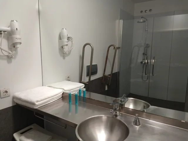 غرفة قياسية رباعية بأسرّة بطابقين، Centre Esplai Hostel 4/4
