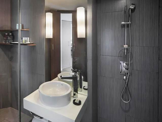 غرفة كلاسيكية بسريرين منفصلين بإطلالة على المدينة، Mercure Hanoi La Gare Hotel 2/4