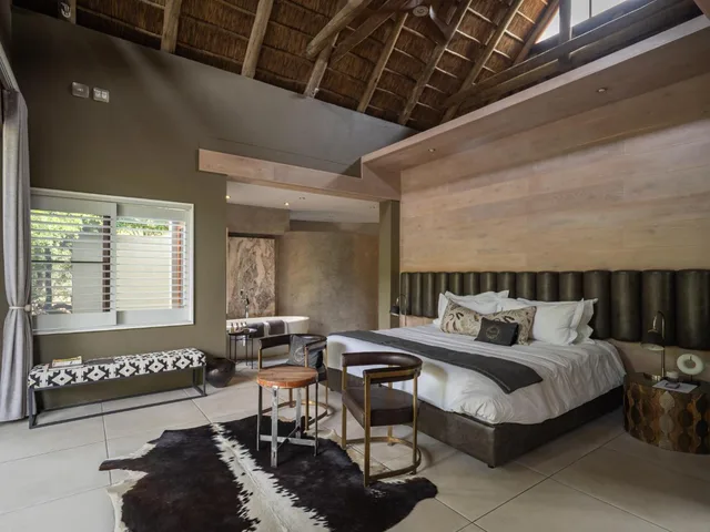 Deluxe, Suite, Lush Private Game Lodge 4/9
