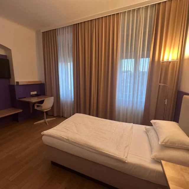غرفة مفردة، Hotel Caroline 3/8