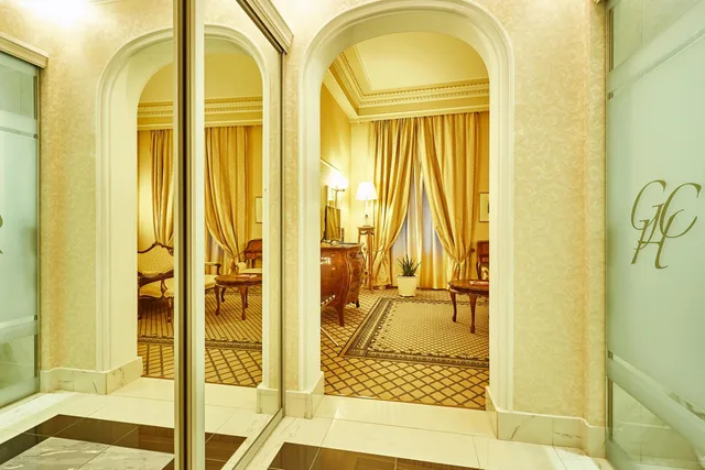 جناح جونيور، Grand Hotel Continental 6/7