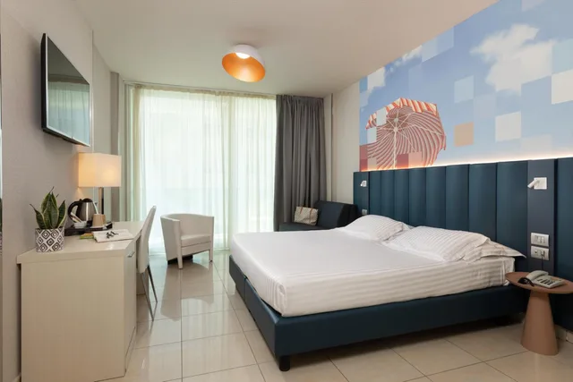 Superior, Double Bed, Lateral Side Sea View, Balcony، MERCURE RIMINI ARTIS 4/10
