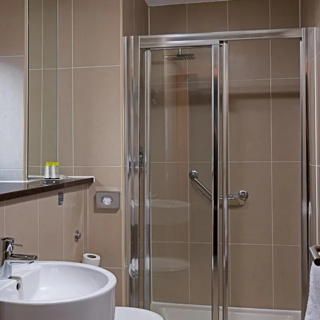 Cosy Double، The George Limerick Hotel 2/2