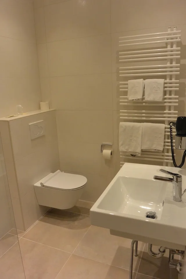 غرفة رباعية بسرير مزدوج وسريرين منفصلين، Adlerhof 7/10
