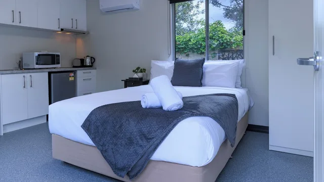 استوديو بسرير كوين، Ringwood Lake Inn 3/4