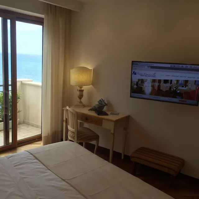 غرفة سوبيريور بسريرين منفصلين بإطلالة على البحر بشرفة، Punta Campanella Resort And Spa 2/9