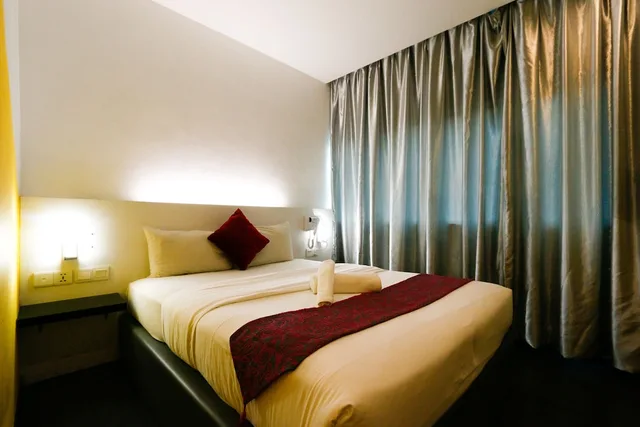 غرفة قياسية بسرير كوين، Swing & Pillows at Golden Roof Hotel Ampang, Ipoh 5/10