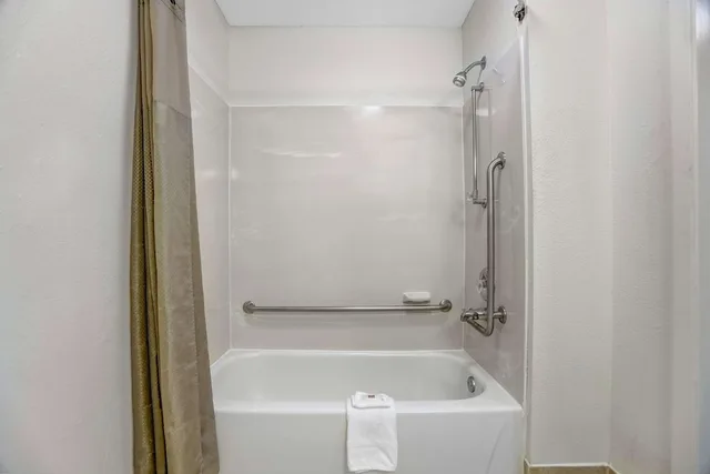غرفة قياسية بسرير كوين للمدخنين، Motel6 Raleigh, NC - North 5/5