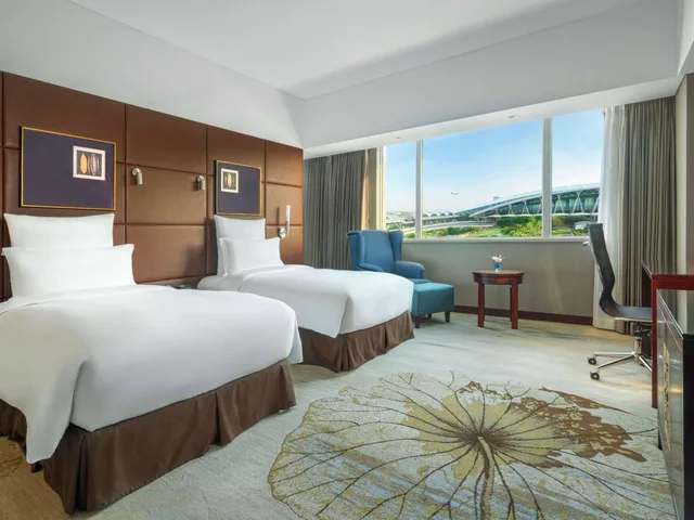 غرفة تنفيذية بسرير كينج بإطلالة مع دخول الصالة، Pullman Guangzhou Baiyun Airport Hotel 3/8