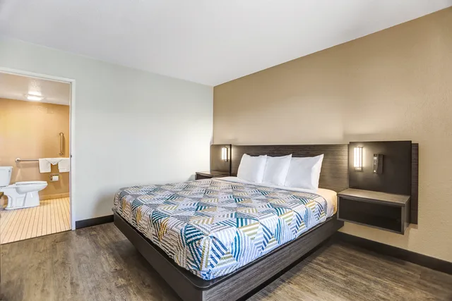 Room, King Bed, Motel6 Amarillo, TX - Airport 1/5