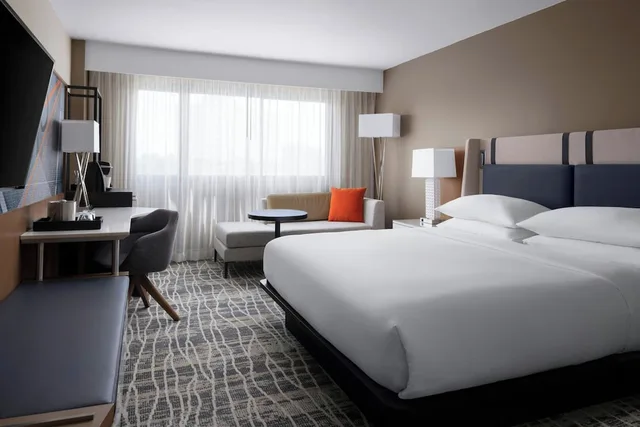 غرفة قياسية بسرير كينج، Nashville Airport Marriott 1/4