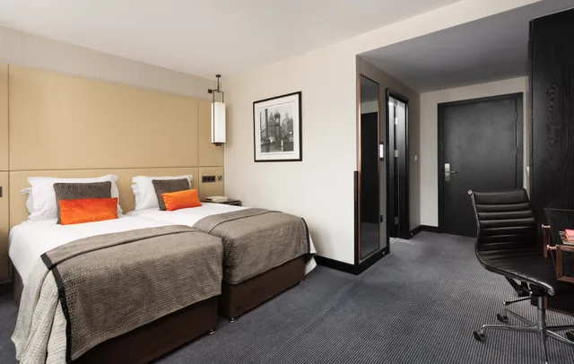 غرفة سوبيريور بسرير مزدوج، Montcalm Royal London House - City Of London 2/6