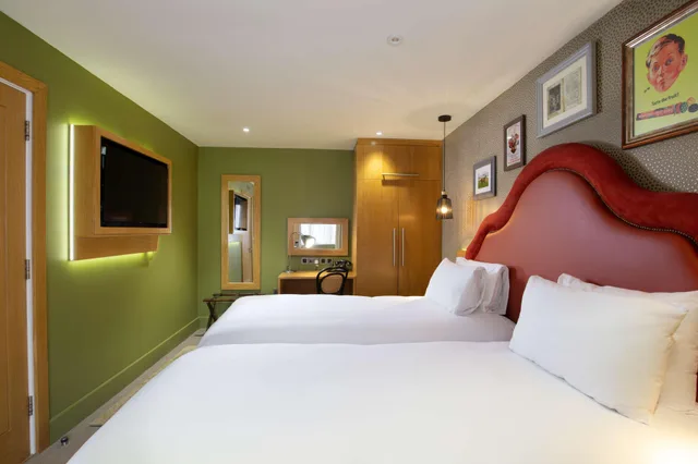 غرفة متصلة عائلية بسرير كينج، Elmbank York, Tapestry Collection by Hilton 2/5