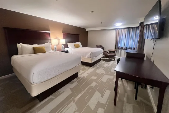 Room, 2 Queen Beds, Accessible, Ramada by Wyndham Tukwila Southcenter 7/10