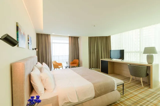جناح بانورامي جونيور بسرير كينج بشرفة، Best Western Premier Batumi 2/6