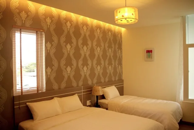 غرفة عائلية بسرير كينج وسرير فردي بإطلالة على الحديقة، Flora Hotel Hue 3/10