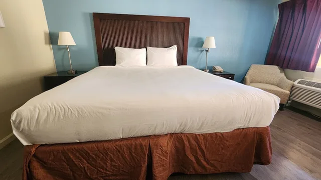 غرفة قياسية بسرير كينج لذوي الإعاقة، Mission Inn and Suites 1/2