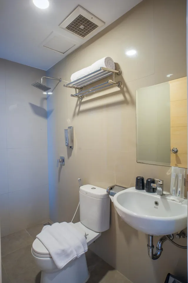غرفة سوبيريور بسريرين منفصلين، Triizz Hotel Semarang by Royal Singosari (Formerly Faustine Semarang) 8/8