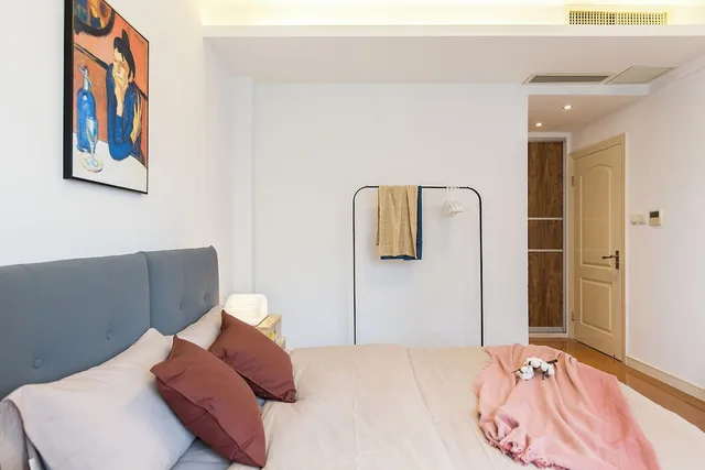 2 Bedrooms, Senior, Apartment, 2 Queen Beds, Kitchen, Book and Bed-People's Square 8/10