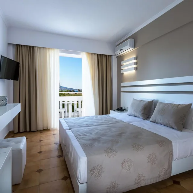 غرفة بسرير مزدوج بإطلالة على البحر، Gaia In Style Hotel - Adults Only 3/7