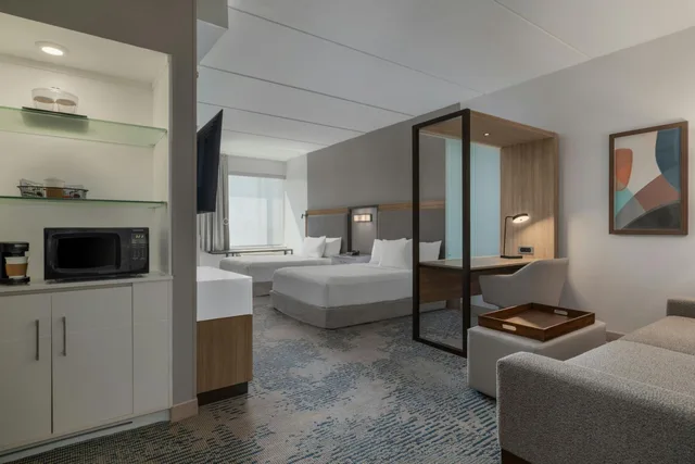 جناح بسريرين كوين مع سرير سحّاب إضافي مع أريكة بحوض استحمام لذوي الإعاقة، Springhill Suites Allentown Bethlehem Center Valley 1/4