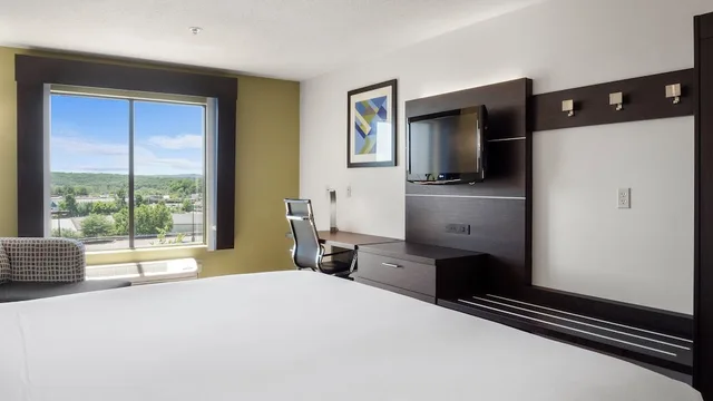 جناح بسريرين كوين بمنطقة جلوس، Holiday Inn Express Hotel & Suites Newton Sparta 3/8