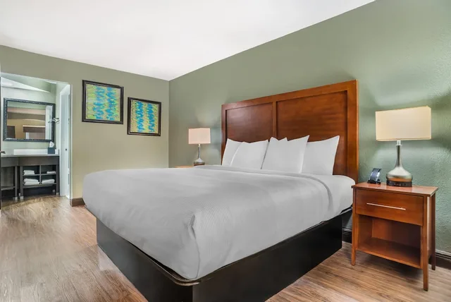 Suite, King Bed, Sofa, Quality Inn & Suites Near Panama City Beach 2/3