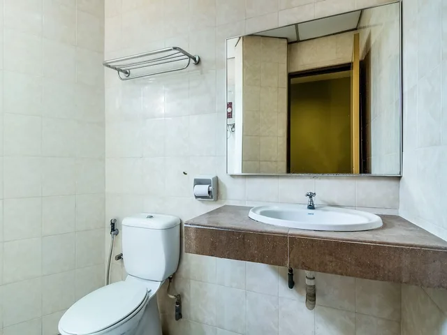 غرفة قياسية بسريرين منفصلين، Super OYO 828 Comfort Hotel Shah Alam 3/3