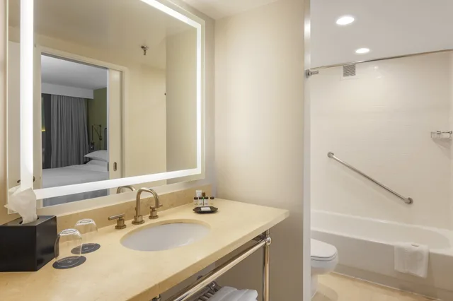 جناح بإطلالة على المدينة بغرفة نوم واحدة، Sheraton Suites Market Center 4/4
