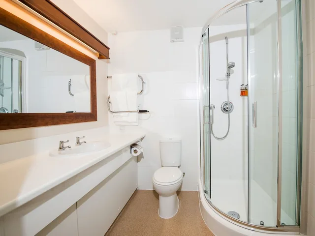 غرفة قياسية بسريرين منفصلين، Peartree Lodge Waterside 3/3