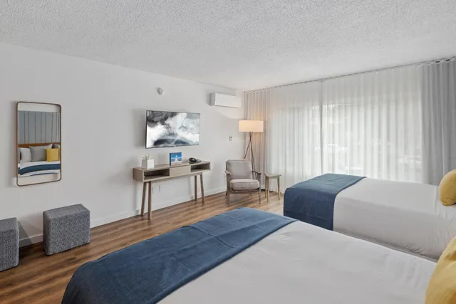 غرفة سوبيريور بسريرين كوين، Sea Harbor Hotel 6/9