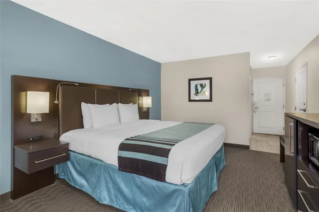 غرفة بسرير كينج، Best Western Plus Tallahassee North Hotel 1/8