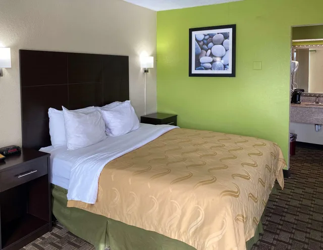 غرفة بسرير كوين، Quality Inn Elizabeth City near University 1/4