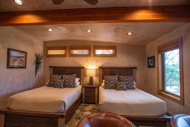 غرفة قياسية بسريرين كوين، Cougar Ridge Lodge 2/2